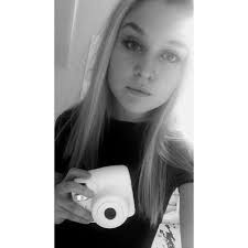 Ashlyn Barry (@AshlyneBarry)