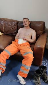 PiggyBuilder-26 - BussyHunter.com (Gay Porn)