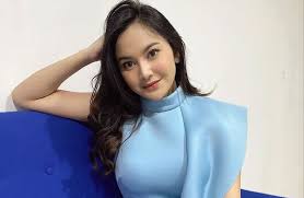 Beberkan wanita yang tengah dekat dengannya. Gaya Manja Mahalini Raharja Yang Diisukan Jadi Gebetan Baru Billy Syahputra Femalesia