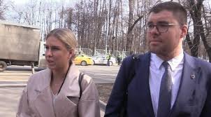 11 февраля 2021 года следователи предъявили обвинение соболь по делу о проникновении в жилище (часть 2 статьи 139 ук). Video Obshestvo Lyubov Sobol V Soprovozhdenii Advokata Prishla V Sud Video