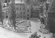 Volkshaus 1945 In Jena Kisten Die Die Amerikaner Bereitgestellt Haben Zur Mitnahme Demontage Thuringen Jena Bilder