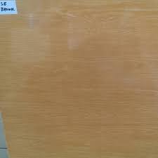 Harga lantai motif kayu murah dan cukup kuat karena mampu menahan air usia penggunaan vinyl lantai cukup lama, mampu bertahan sekitar 10 sampai dengan 15 tahun dalam hal pemasangan sangat flexible, karena vinyl merupakan jenis lantai yang lembut Keramik Lantai Corak Kayu Cek Bahan Bangunan
