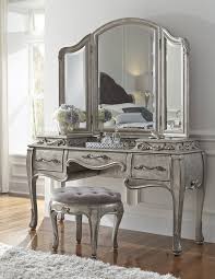 Rhianna Bedroom Vanity Set In Platinum By Pulaski Home Gallery Stores Bedroom Vanity Set Home Decor Bedroom Vanity