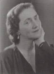 MIB-Juli 2024-Drei Mediascherinnen kämpfen für Selbstbehauptung