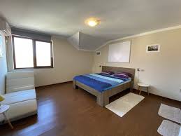 De inchiriat apartament cu 2 camere pentru birouri in cladire istorica, amenajat, suprafata utila 60 mp, etaju. Apartament Cu 2 Camere Semidecomandat De Inchiriat In Timisoara Foxfort