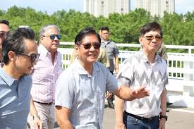𝗣𝗕𝗕𝗠 𝘀𝗮 𝗗𝗮𝘃𝗮𝗼 TINGNAN: Sinimulan na nina Pangulong Ferdinand R. Marcos Jr., Department of Public Works and Highways (DPWH) Sec. Vince Dizon, at ilan pang opisyal ang site inspection ng Davao River-Bucana
