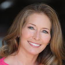 Cara Everett's Instagram, Twitter & Facebook