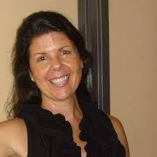 Lori Munger's Instagram, Twitter & Facebook