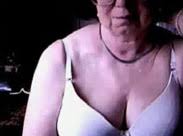 Meine Oma nackt vor der CamOma Pornos TV zeigt geile Omasex Pornos gratis