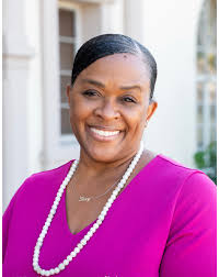 Tracy Simmons's Instagram, Twitter & Facebook