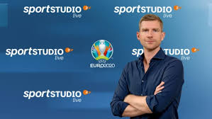 It's a joint organization of germany's. Ard Zdf Fussball Kommentatoren Moderatoren Em 2020 2021