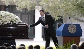 This lifelong fan of fdr and former movie actor become a popular conservative by lowering taxes and overseeing the end of the cold war! Nancy Reagan S Funeral Photos From The Funeral Time