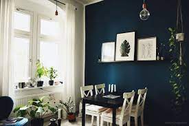 Wandgestaltung In Dunkelblau Im Wohnzimmer Und Im Esszimmer Wandgestaltung Wohnzimmer Farbe Wandfarbe Wohnzimmer Wandgestaltung