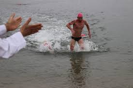 Ryan Bullock Goes Mano-a-Mano With Franc Aleksi Around Naples Island