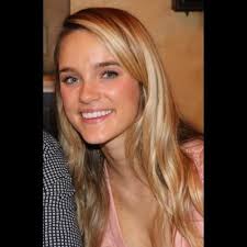 Samantha Schwab's Instagram, Twitter & Facebook