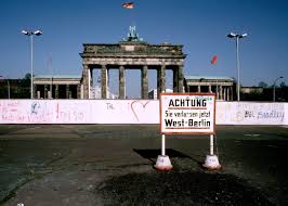 Besonders betroffen von ihr waren die im osten lebenden bewohner, denen der zugang zum westen versperrt war. Berliner Mauer In Bildern So Sah S Damals Aus Und So Jetzt