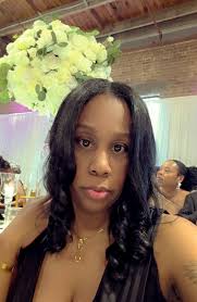 Houston woman seeking confident partner