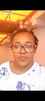 Tulieni, kila mtu ataolewa, msisumbue waganga 😂😂😂😂