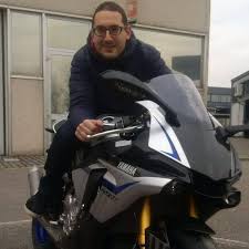 Due auto erano ferme da pochi minuti a seguito di un incidente lieve quando una terza vettura sarebbe piombata su entrambi i mezzi. Oggi Ad Alba L Ultimo Saluto Ad Andrea Piatto Il 38enne Morto Lunedi Per Un Incidente Sulla Torino Piacenza Targatocn It