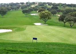 Un lago artificial digno de admirar, bellas colinas, césped muy bien cuidado y un clima mediterráneo continental, es lo que podemos esperar de zarapicos y sus 18 hoyos. Campo De Golf De Salamanca Zarapicos Spain Albrecht Golf Guide