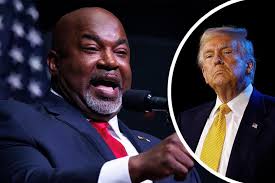 Hij gluurde als kind in de vrouwendouches en noemt zichzelf “zwarte nazi”:  de man die de winstkansen van Donald Trump bedreigt