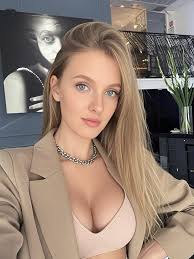 My name is Amelia. Nice to meet you. Where are you from?