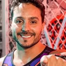 Julio Ron's Instagram, Twitter & Facebook