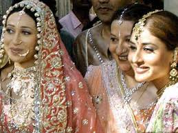 Most Unseen Photos Of Kapoor Family Karisma Kapoor S Wedding Bollywood Wedding Celebrity Wedding Photos Celebrity Weddings