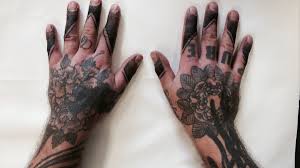 Verkäufer aus dem ausland können ihnen artikel regulär über einen internationalen versandservice zuschicken. Tatowierer Erzahlen Uns Von Den Schlimmsten Tattoo Motiven Die Sich Kunden Wunschen