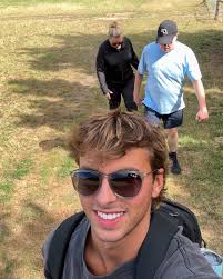 Declan Woods (@declanwoodss) • Instagram photos and videos