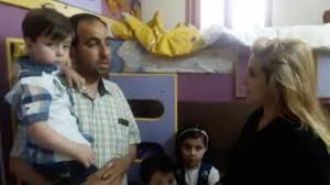 Prise d'émotion, elle n'a pu retenir ses larmes. Symbole De La Guerre En Syrie Le Petit Omrane Apparait Dans Une Video Cnews