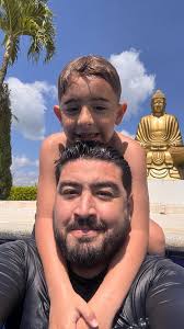 Hoy estuvimos conversando sobre la magnífica novela “La marcha del  silencio” del escritor John Henry Flórez en el marco de la @feria_filaq  Gracias a @taller_de_edicion_rocca por la invitación.