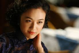 Thang Duy hóa thân thành nữ văn sĩ u sầu