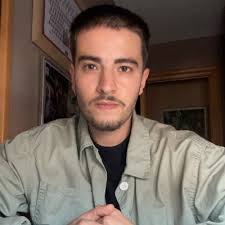 🎄 Navidad en prisión: una época de luces y sombras. La Navidad suele  asociarse con alegría, reuniones familiares y un espíritu de esperanza,  pero detrás de los muros de una prisión esta