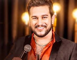 Izabella Rocha lança “Casa de Bonecas”