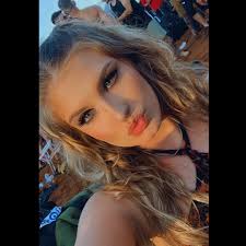 Jessica Lamberti's Instagram, Twitter & Facebook