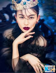 Vương Hoàng Hậu" tự tin mặc váy quây khoe ngực đầy