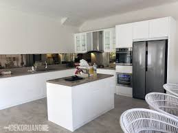 Desain kitchen set minimalis pun bisa dibuat multifungsi yang dibagi jadi beberapa bagian, dari area memasak, menyiapkan makanan, hingga dishwasher. 10 Desain Kitchen Set Minimalis Paling Cocok Untuk Rumah Anda Dekoruang Com