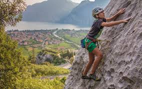 Mit uns können sie ihren sport, ihre leidenschaft und das spielen in der natur voll und in ganzen zügen ausleben. Outdoor Sport On Lake Garda And The Mountains Courses And Excursions For Teenagers And Children