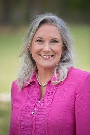 Martha Saunders's Instagram, Twitter & Facebook