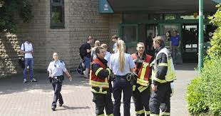 1370 schülerinnen und schülern überwiegend aus den südlichen stadtteilen wuppertals besucht. Feuerwehreinsatz Stinkbombe In Der Erich Fried Gesamtschule