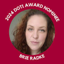 Julianne Peters's Instagram, Twitter & Facebook