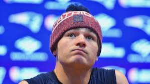 Dave Matthews smiles with Mansfield police officer during visit for Xfinity  Center show