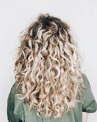 Blonde Curls Beachwaves Sundrenched Longhair Curlyhair Blonde Layered Hair Curly Hair Styles Naturally Curly Hair Styles