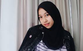 Hingga berita ini diterbitkan, video lagu bidadari surga dari syakir daulay dan adiba khanza sukses masuk trending topik kelima. Adiba Khanza Malu Malu Sampai Salah Tingkah Disinggung Soal Syakir Daulay Umi Pipik Beri Restu