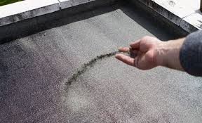 Refaire L Etancheite D Un Toit Plat En Appliquant Un Impermeabilisant Toit Plat Etancheite Toit Plat Terrasse Toit Plat