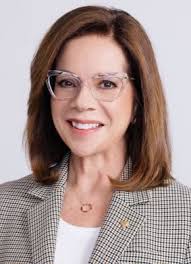 Amanda Hyndman's Instagram, Twitter & Facebook