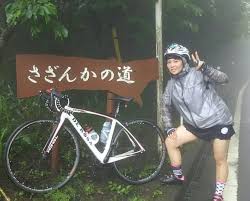 渡邉 翔子さんはinstagramを利用しています 雨の伊豆大島へ 大島1周プラス 三原山ヒルクライム 今日も 水浴びライドですわ 写真は三原山ヒルクライム 途中から雲の中です 真っ白 そして このコンディションなのに めっちゃ登れる 楽しい