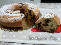 Torta coniglietto di pasqua, torta al cioccolato decorata con coniglietto farcita con crema al mascarpone perfetta per i bambini. Ciambella Con Pezzi Di Cioccolato Delle Uova Di Pasqua