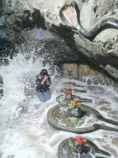 🌊🙏 Gangeshwar Mahadev, Diu — Sea, Shiva & the Pandavas 🙏🌊 Visited the  beautiful Gangeshwar Temple in Diu, where five Shiva Lingas sit right on  the seashore. Legend says the Pandavas installed